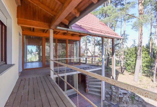 umlaufender Balkon