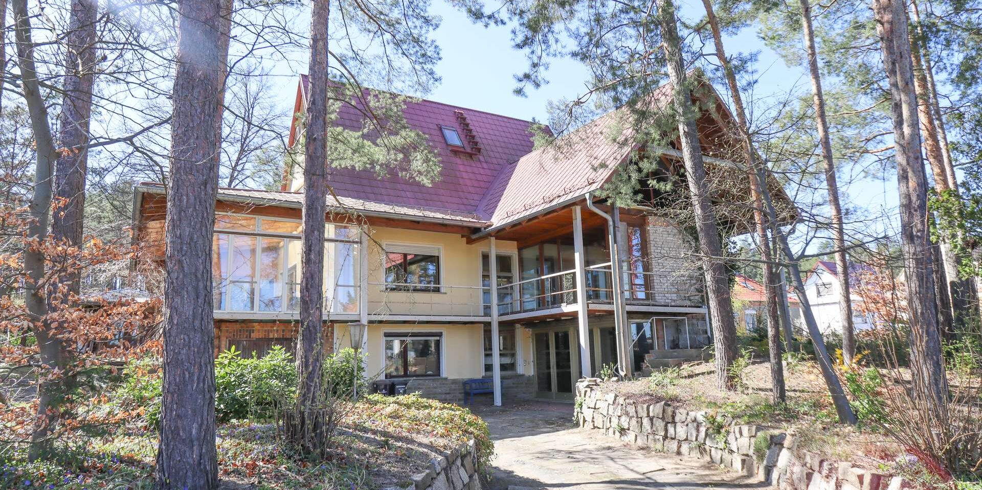 Einmalige Chance: EFH mit weitläufigem Grundstück in Seenähe    