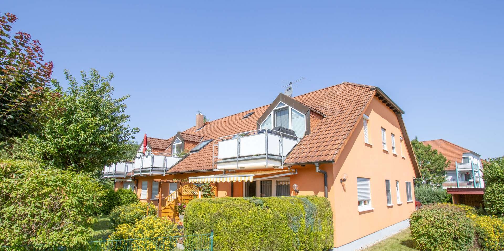     Top Kapitalanlage in schöner Lage: geräumige 2-Raumwohnung mit Terrasse und Stellplatz    