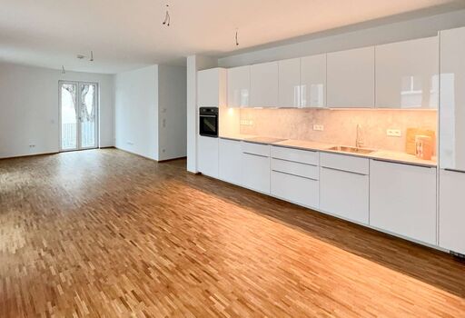 Wohn-/Esszimmer mit EBK