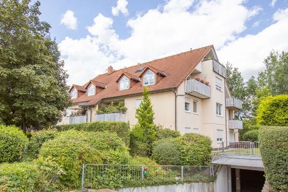     Perfekt geschnittene 3-Raumwohnung mit 2 Balkonen und TG-Stellplatz vor den Toren Dresdens    