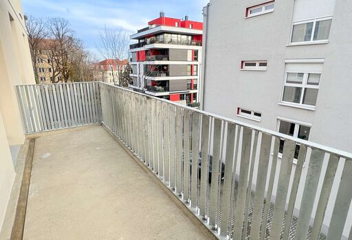 Süd-Balkon am Wohnzimmer