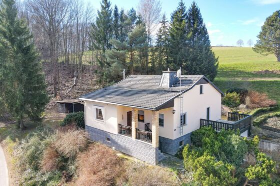     Idyllisch gelegenes und solides Einfamilienhaus im schönen Taubenheim    