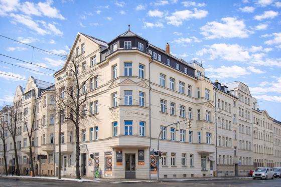 Geräumige 2-Zimmer-Wohnung im Dachgeschoss mit Aufzug und großem Balkon