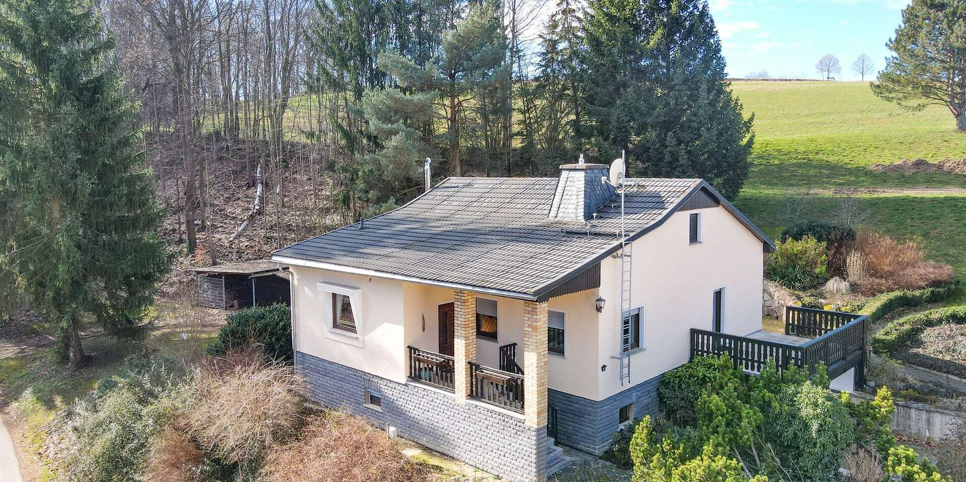     Idyllisch gelegenes und solides Einfamilienhaus im schönen Taubenheim    