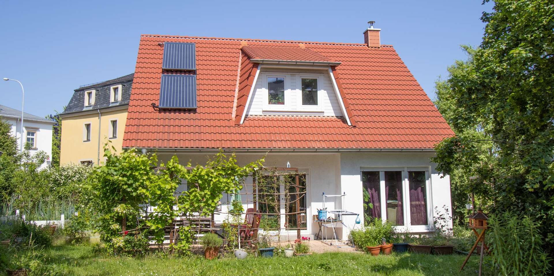     Familientraum vor den Toren Dresdens: modernes Haus mit schönem Garten in Possendorf    