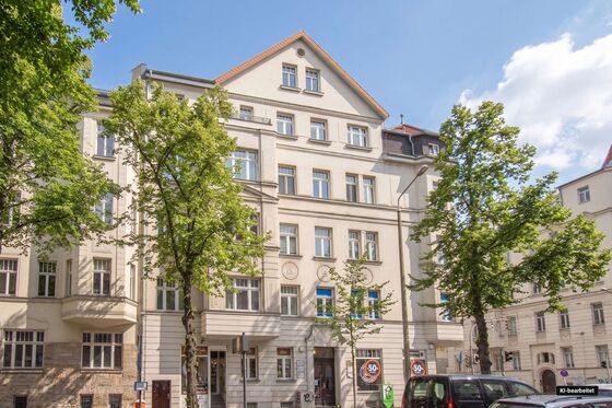 Geräumige 2-Zimmer-Wohnung im Dachgeschoss mit Aufzug und großem Balkon