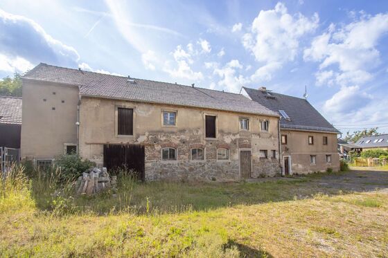 Bauernhaus mit Stallgebäude in Weixdorf: wer schleift diesen Rohdiamanten im Dresdner Norden?