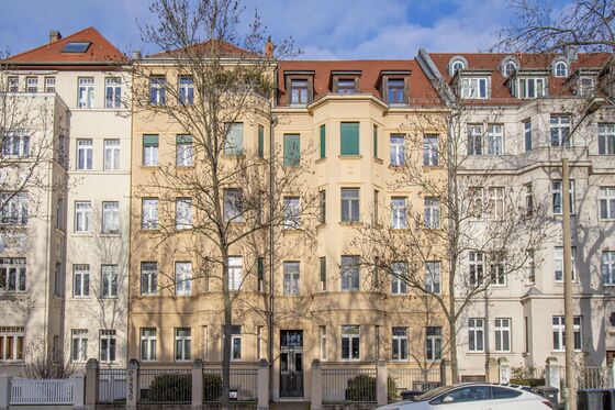     Hochwertig ausgestattete 3-Zimmer-Altbauwohnung mit 2 Bädern und Gartenanteil    