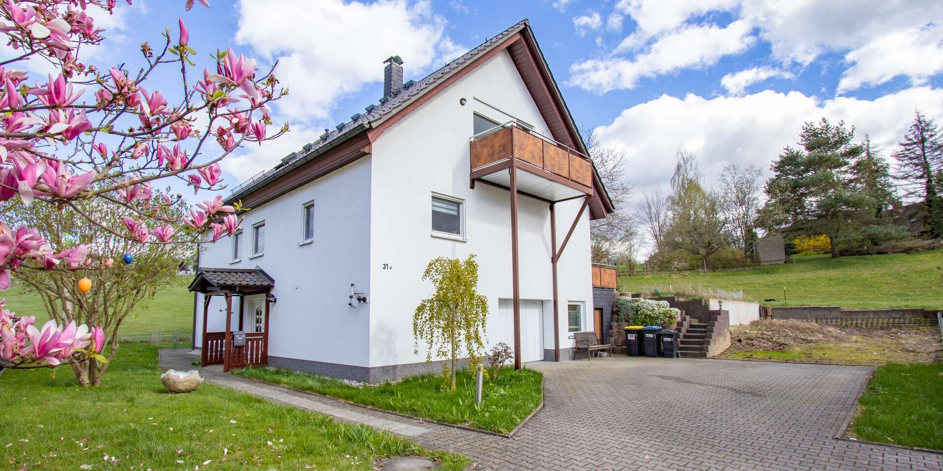     Großes Einfamilienhaus im top Zustand in idyllischer Lage am Feldrand    
