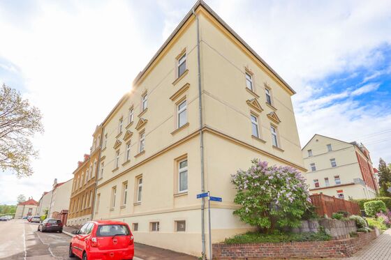     Gepflegte 3-Raumwohnung im Dachgeschoss mit Balkon und Stellplatz    