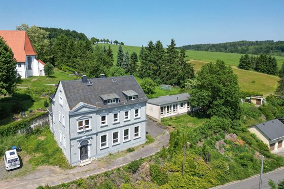     Modernes Wohnen im historischen Schulhaus mit viel Platz für Ihre Ideen    