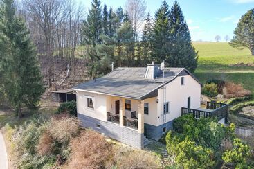     Idyllisch gelegenes und solides Einfamilienhaus im schönen Taubenheim    