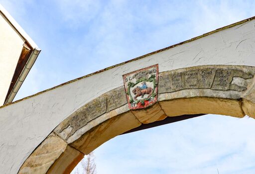 historischer Torbogen