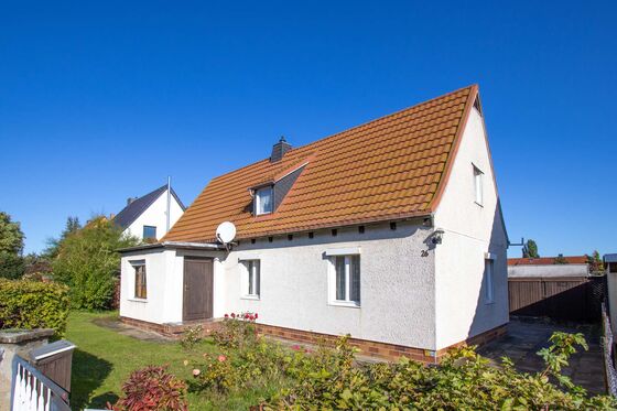     Einfamilienhaus mit großem Grundstück in ruhiger Wohnsiedlung    