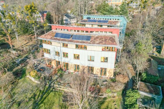 Einmalige Gelegenheit: 5-Raum-Maisonettewohnung mit Garten im Passivhaus am Elbhang