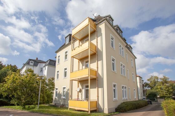     Bezugsfrei! 3-Raumwohnung mit Balkon und Stellplatz in Dresden-Cotta    