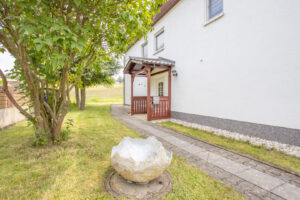 Weg zum Hauseingang
