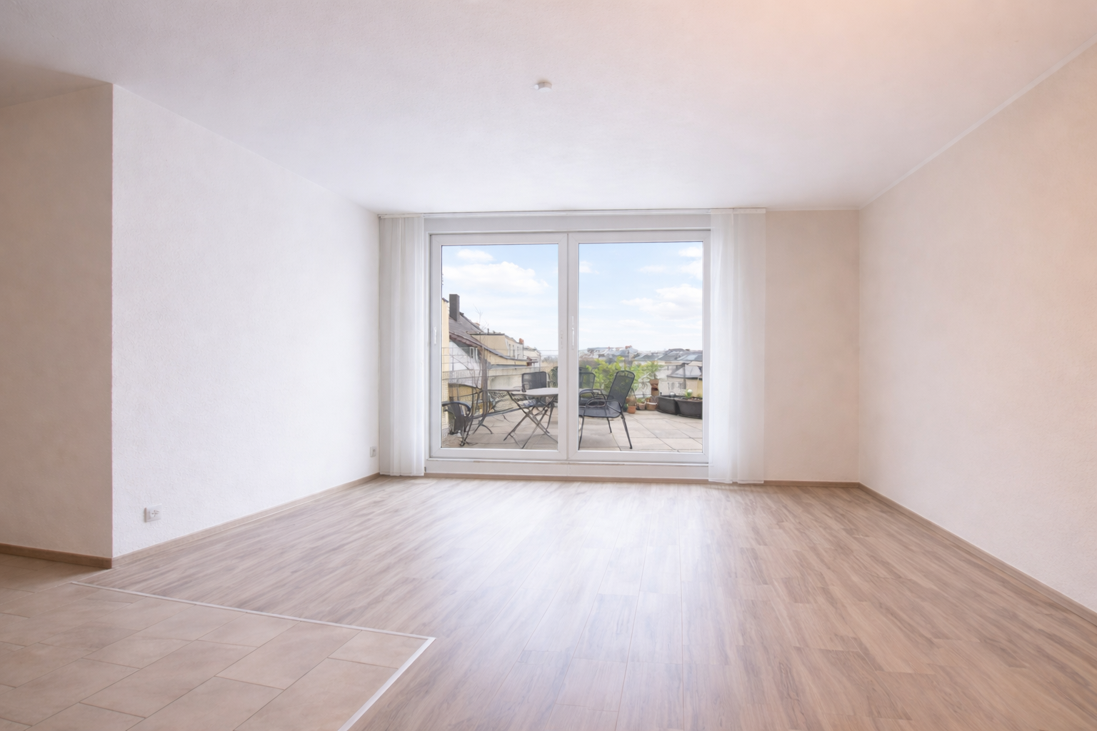 Wohnzimmer Richtung Balkon